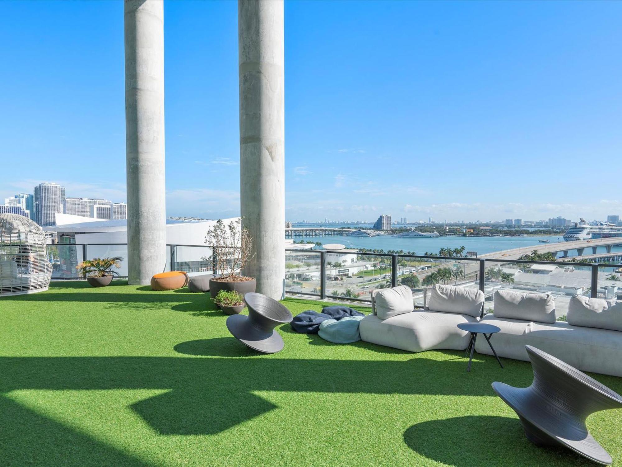 Mvr Wake Up In The Heart Of Miami