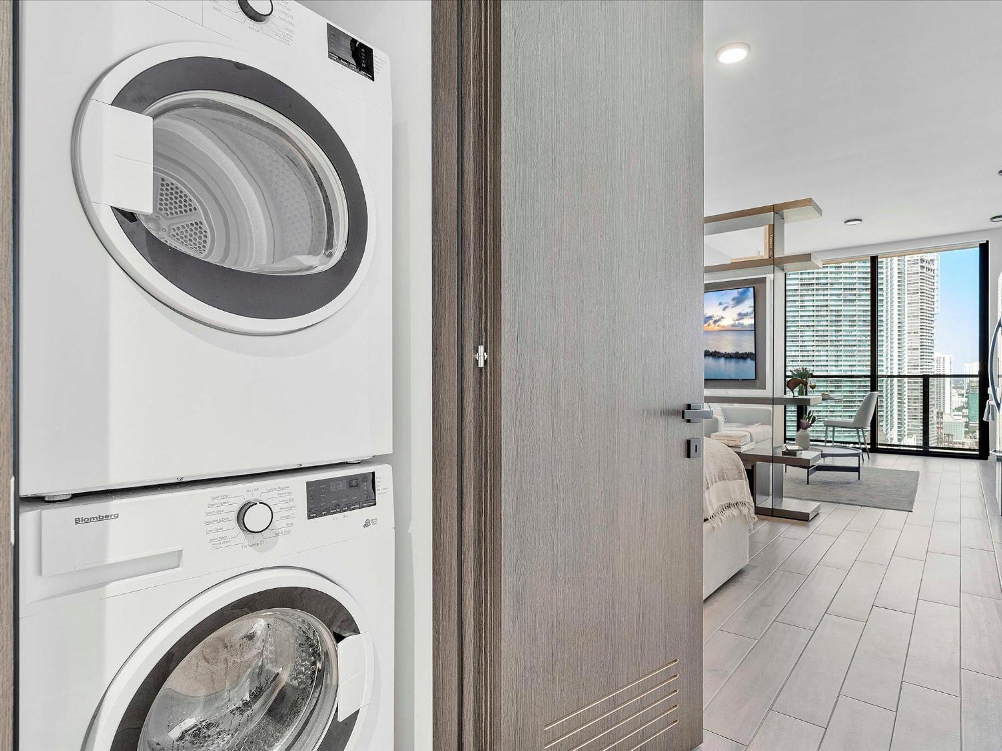 Mvr Wake Up In The Heart Of Apartment *