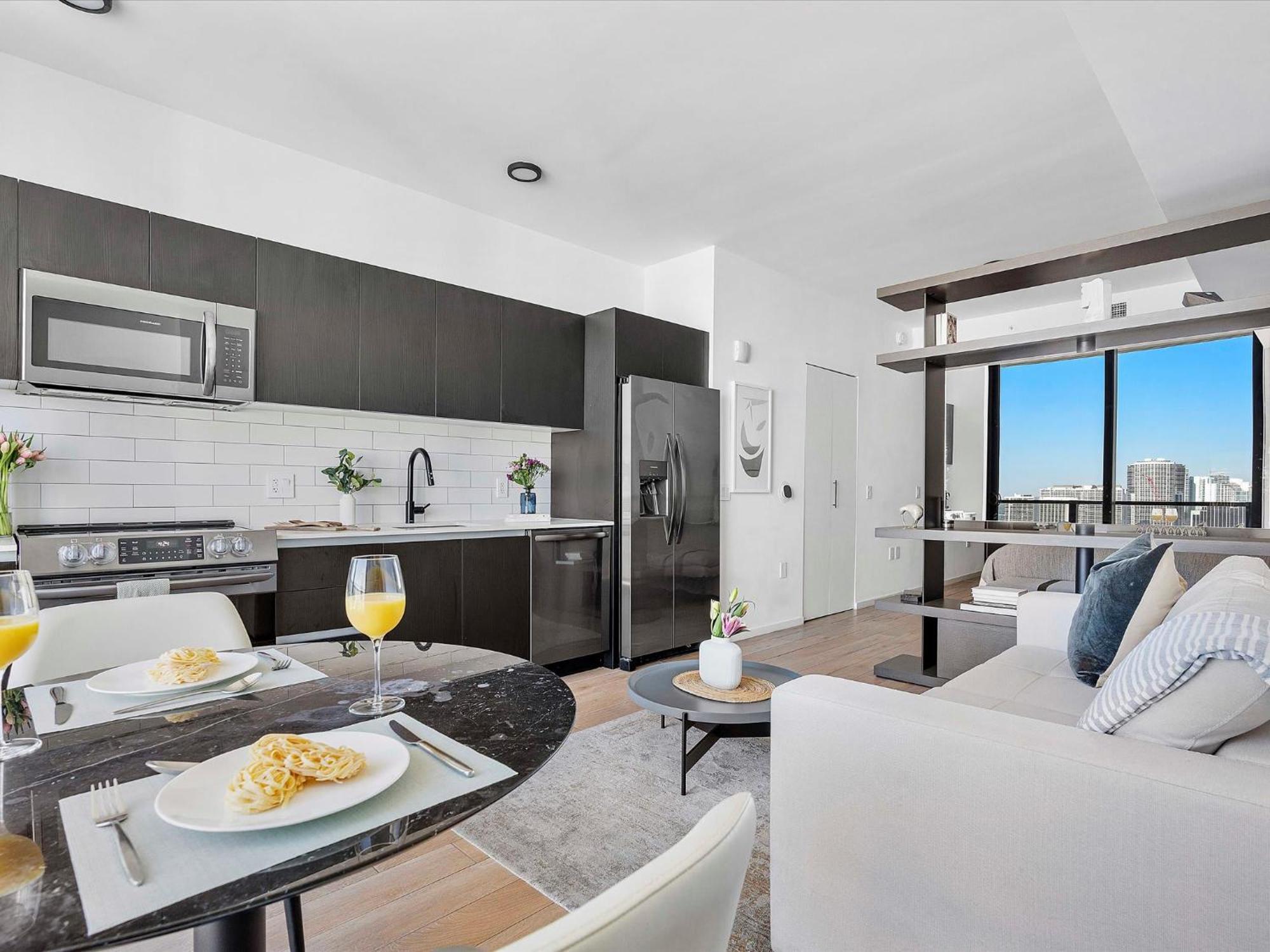 Mvr Wake Up In The Heart Of Apartment *