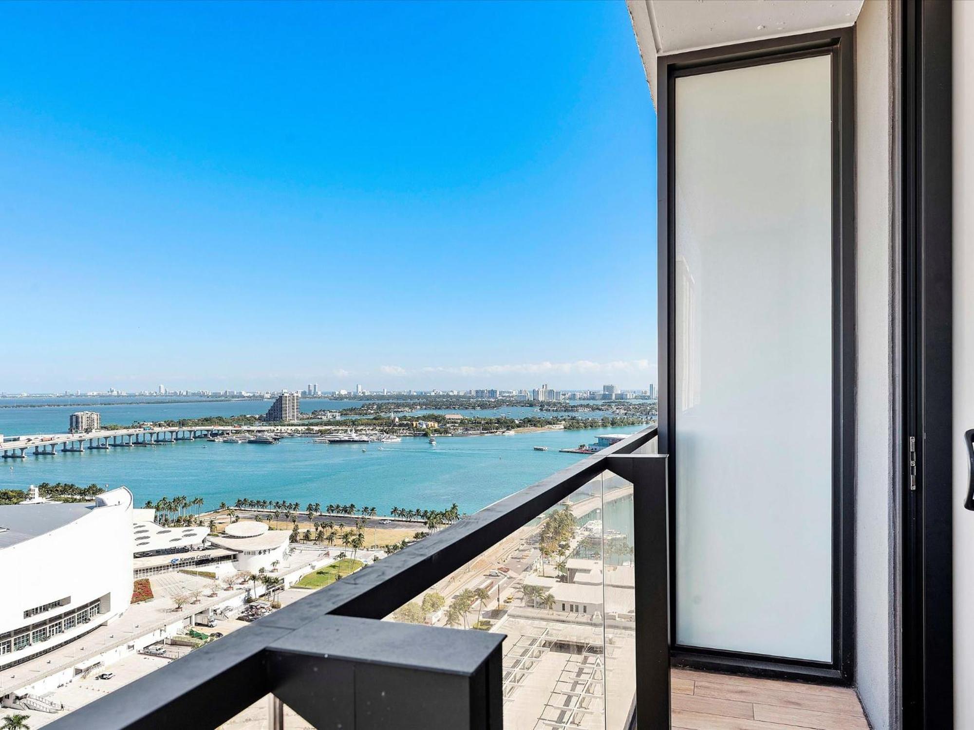 Apartment Mvr Wake Up In The Heart Of *