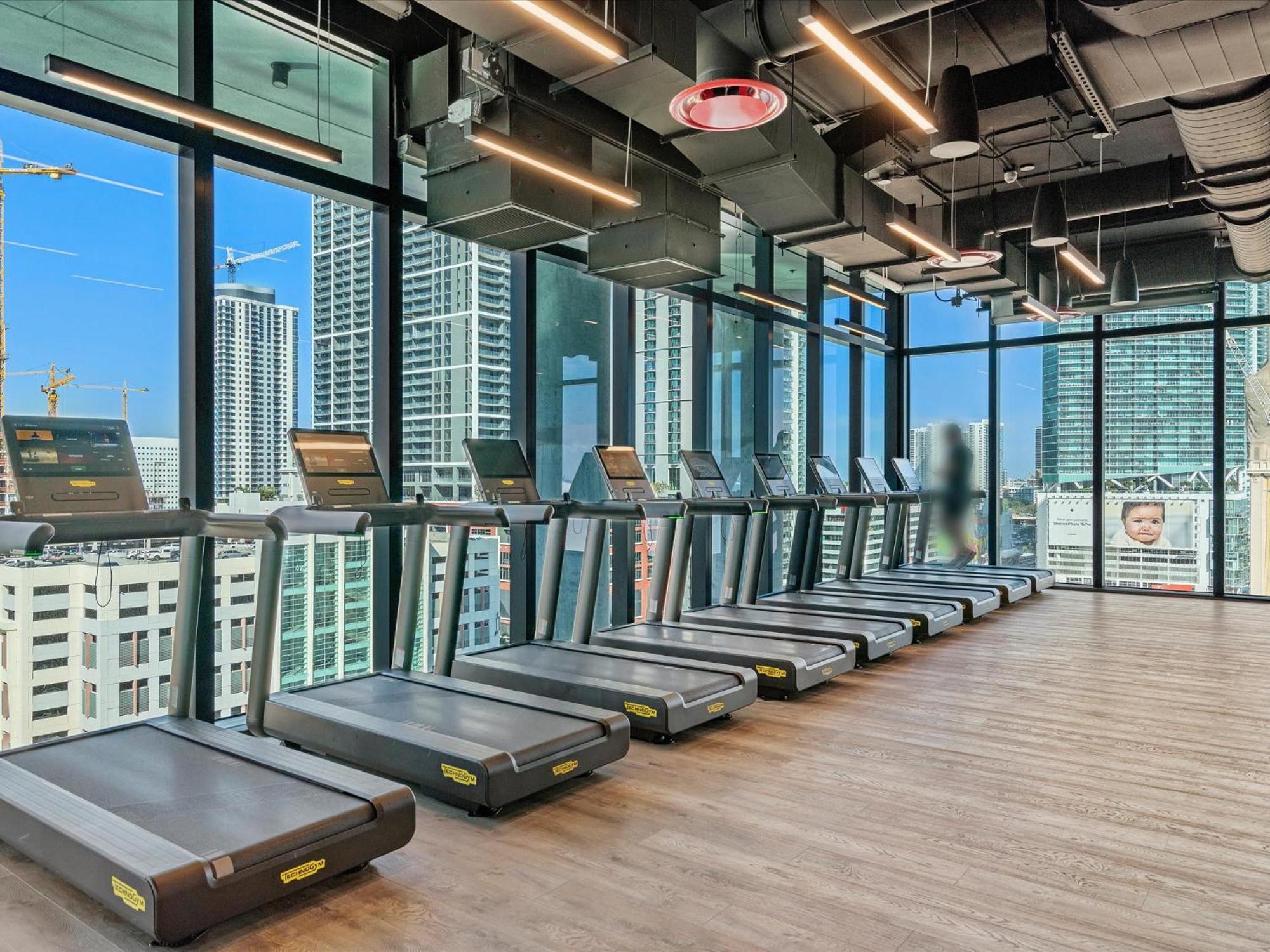 Mvr Wake Up In The Heart Of Apartment